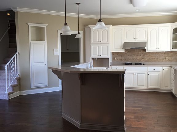 4th image of 98 Alisha Ln