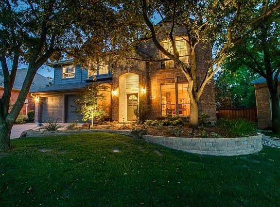 3rd image of 2906 Meadow Glen Dr