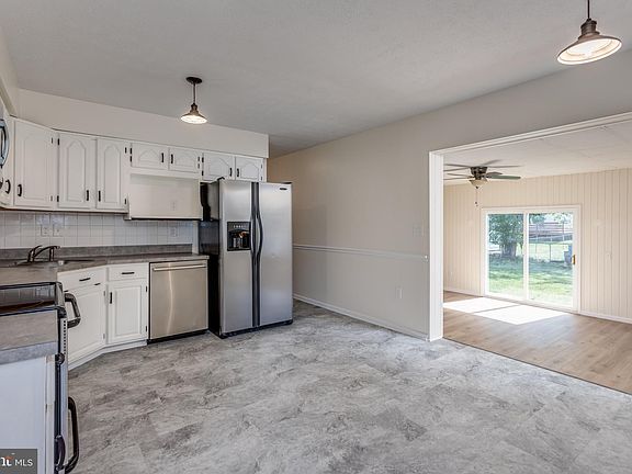 5th image of 626 Ewell St