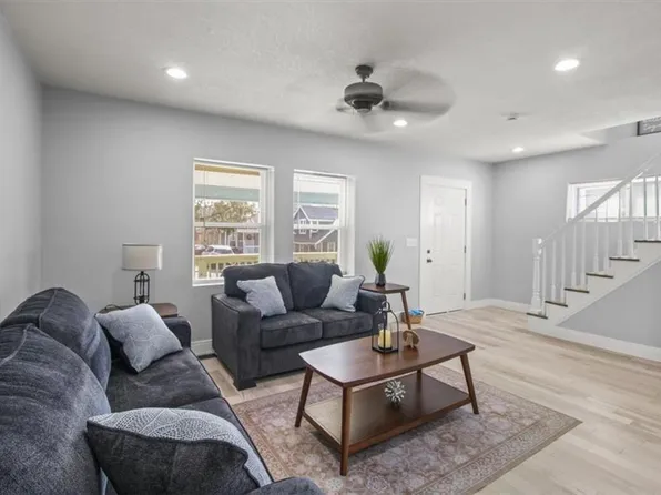 2104 E 24th Ter, Kansas City, MO 64127