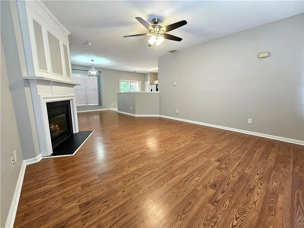 3 bed, 2.5 bath, 1436 sqft, $2,250 — Photo 3