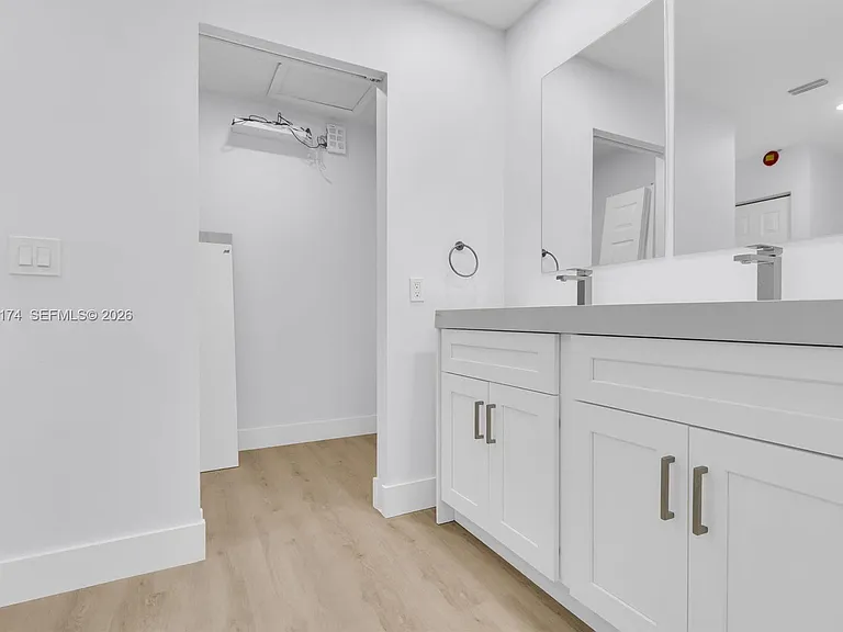 8535 Casa Del Lago #F — Photo 15