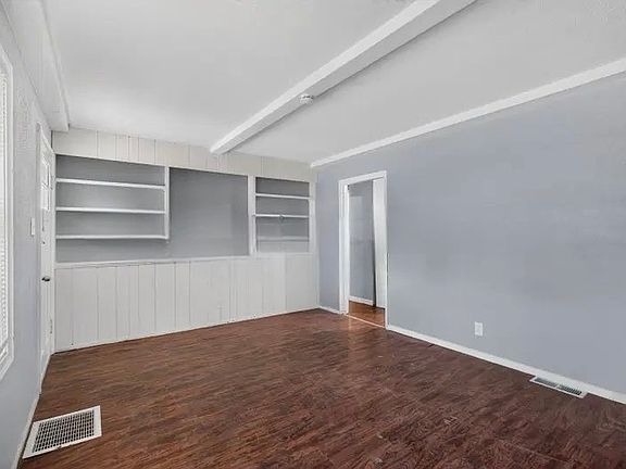 3rd image of 415 Bluff Dr