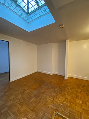Rented by Peter R. Hungerford, LREB | media 25