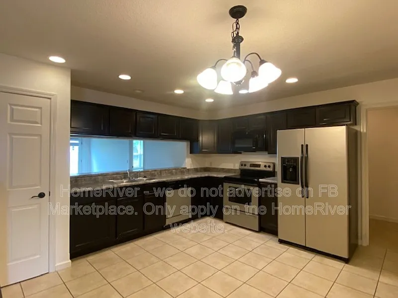 3 bed, 2.0 bath, 1583 sqft, $1,890 — Photo 3