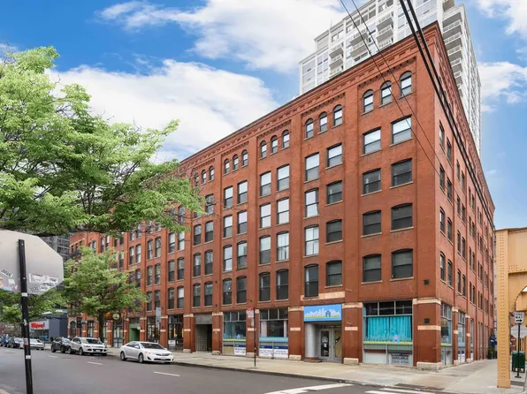 225 W Huron St APT 403, Chicago, IL 60654