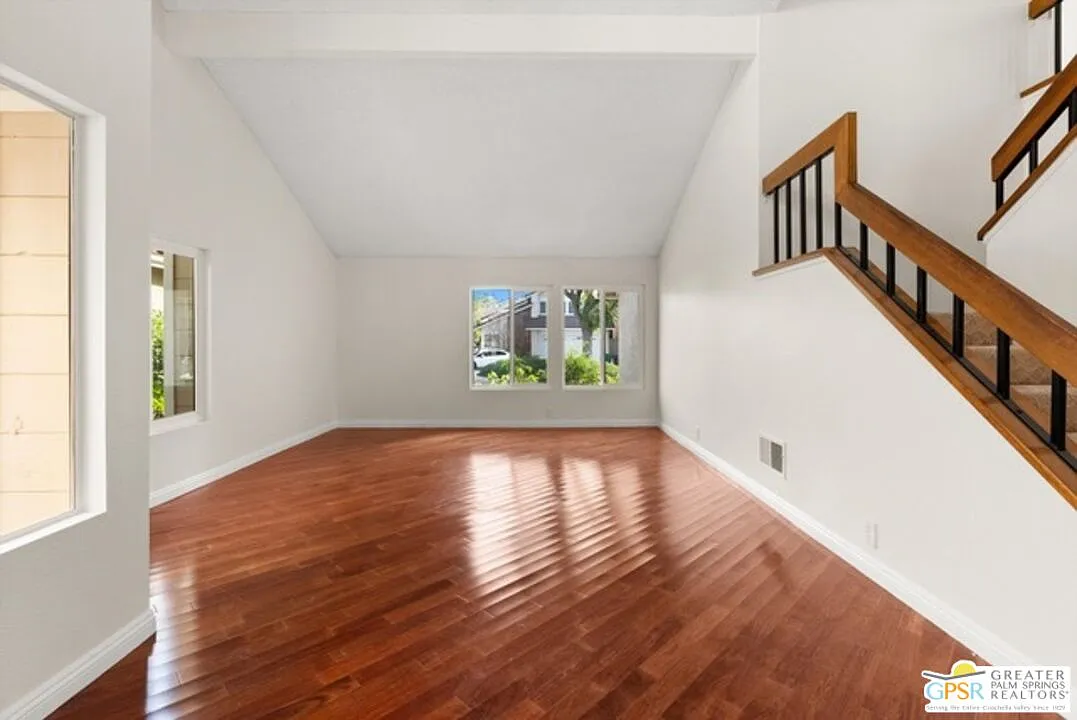 3 bed, 2.5 bath, 2350 sqft, $5,800 — Photo 3