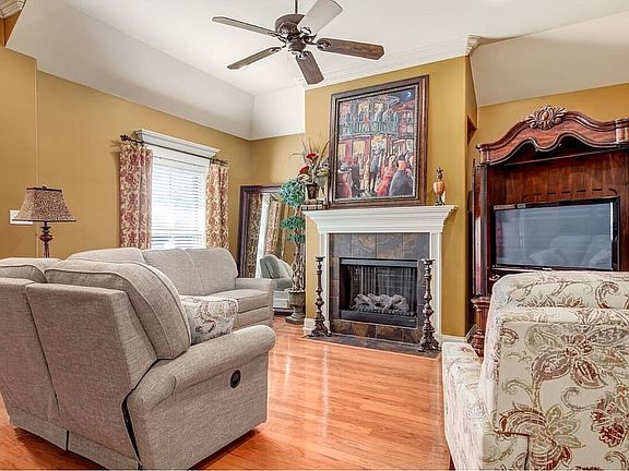 5th image of 109 Colchester Dr