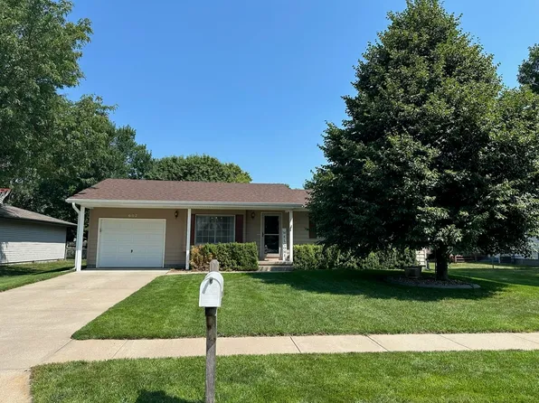 607 W 8th St, Kearney, NE 68845