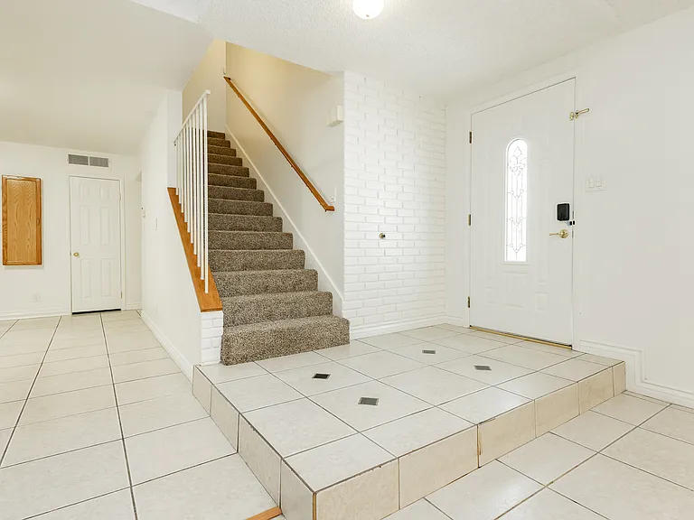 3969 Manford Cir — Photo 2