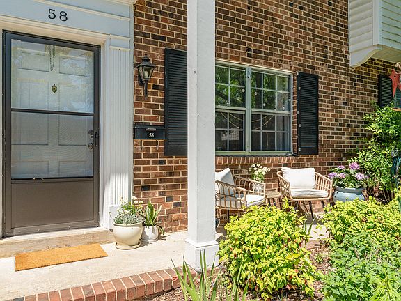 3rd image of 1002 Willow Dr APT 58