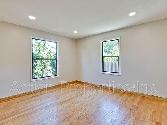 4th image of 119 Sherland Ave