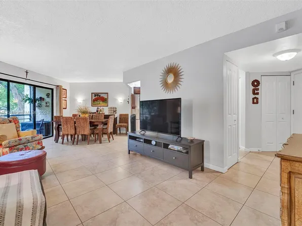 6855 W Broward Blvd APT 209, Plantation, FL 33317