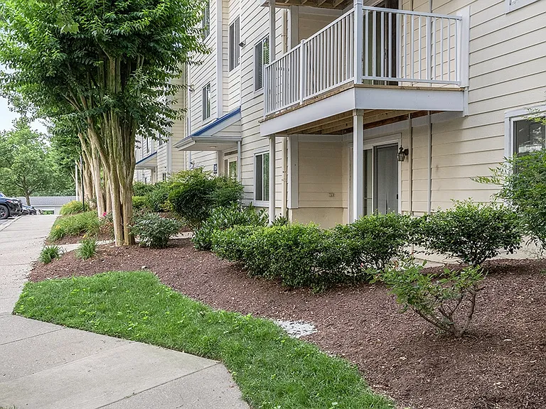 West Woods Apartments — Photo 15