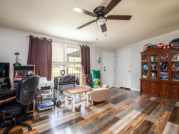 5th image of 305 Whispering Oaks Dr
