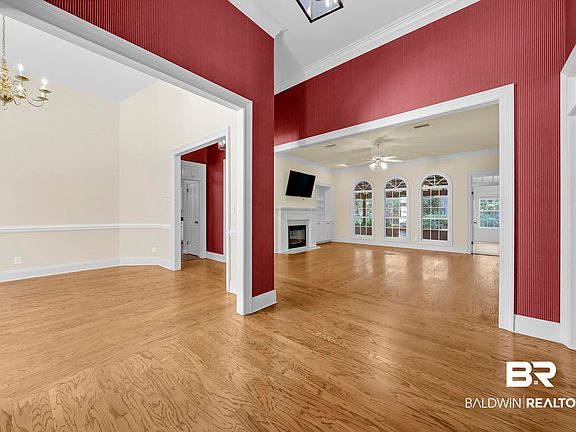 3rd image of 104 Ferncliff Cir