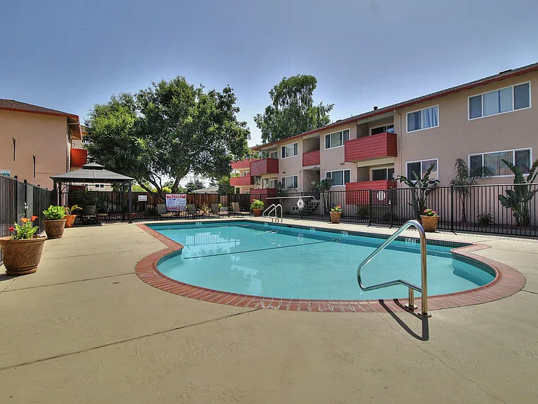 The Californian Apartments — Photo 10