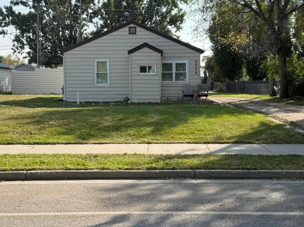 2020 University Ave, Williston, ND 58801