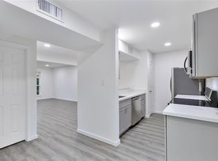 6111 Beverly Hill St #32, Houston, TX 77057