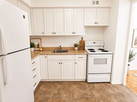3rd image of 250 Frederick St #1601