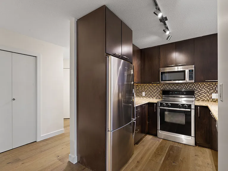 333 22nd Ave SW #106 — Photo 20