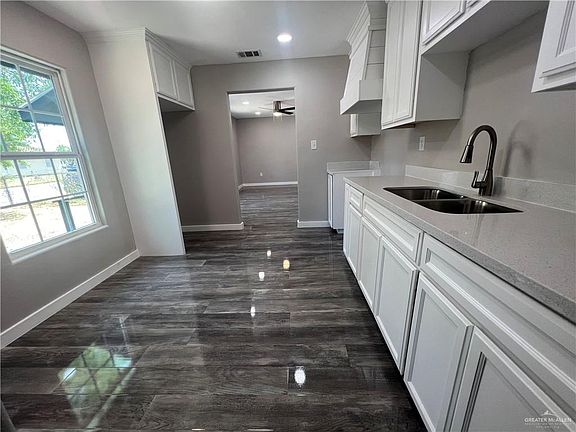 4th image of 114 Citriana St