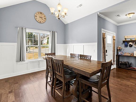 4th image of 341 Peachtree Cir
