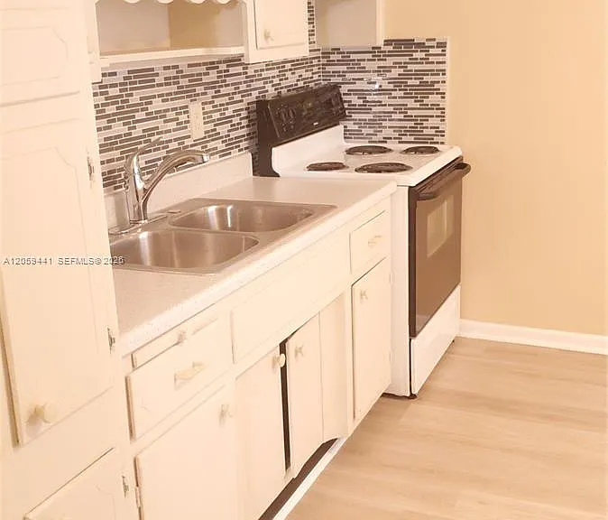 619 N D St — Photo 2