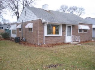 713 13th St, Peru, IL 61354