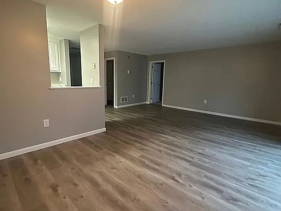 4th image of 47 Dogwood Dr #105A
