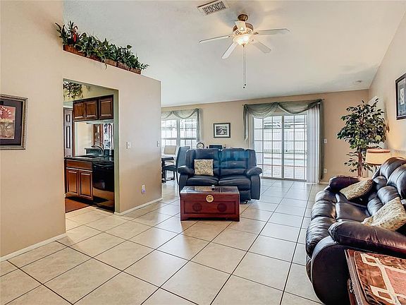 5th image of 1812 Tarah Trace Dr