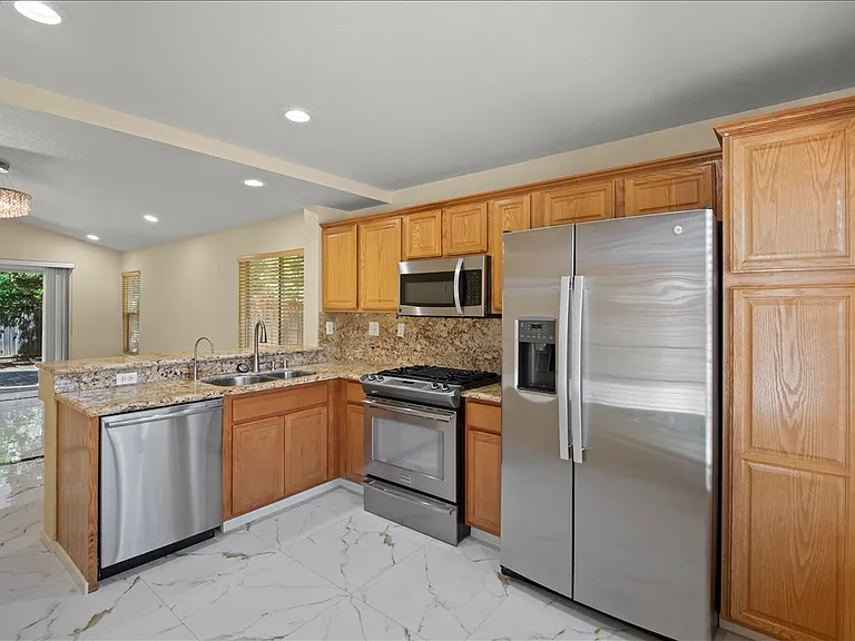 38806 Litchfield Cir — Photo 8