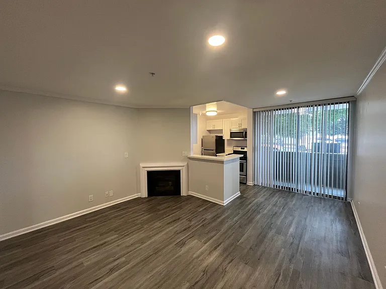 1223 Federal Ave — Photo 28