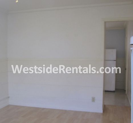 4th image of 310 E Balboa Blvd APT 7