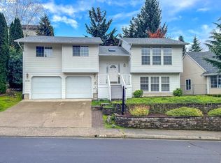 1335 NW Vallejo Dr, Roseburg, OR 97471