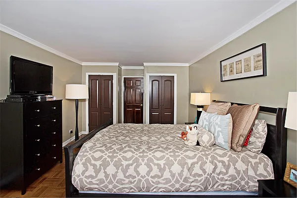 Sold by Douglas Elliman | media 20