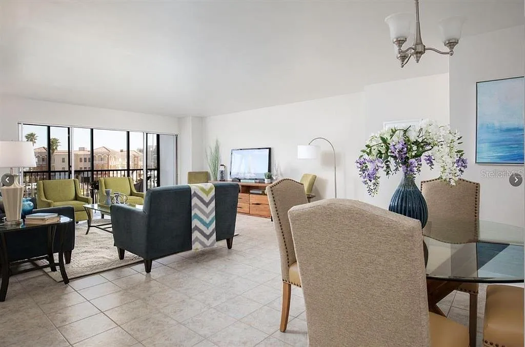 1 bed, 1.0 bath, 895 sqft, $1,800 — Photo 2