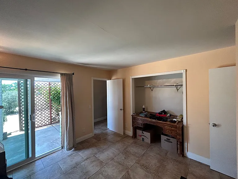 420 Osborne St — Photo 32