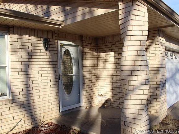 3rd image of 675 W 148th Pl S