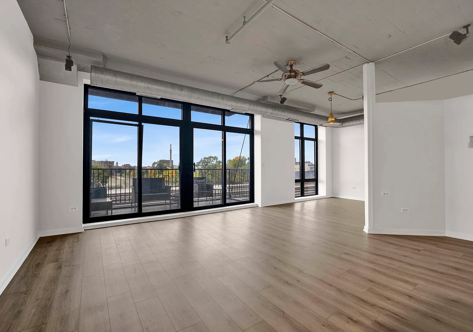 1 bed, 988 sqft, $2,400 — Photo 3