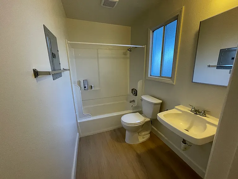 1196 W Valencia Dr #E — Photo 13