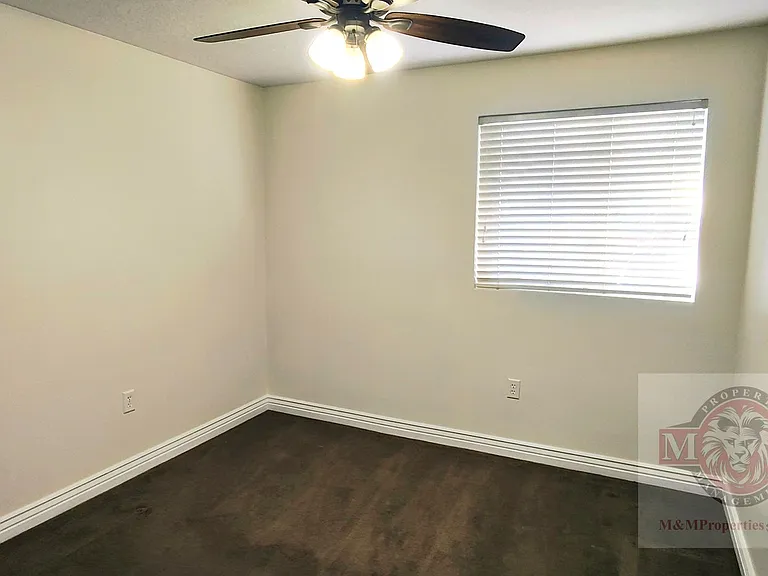 104 E Resaca Dr #E2 — Photo 15