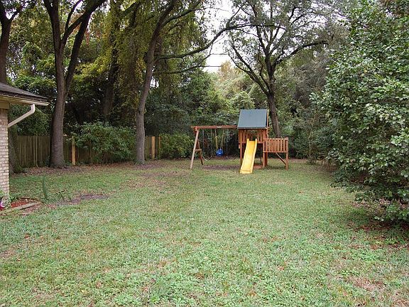 3rd image of 3817 Barkdale Ct