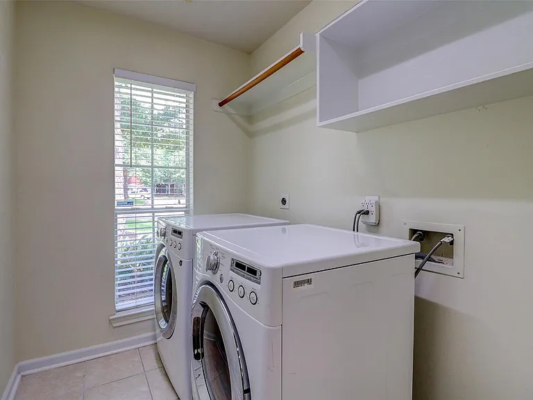 3323 Pioneer Bend Ln — Photo 37