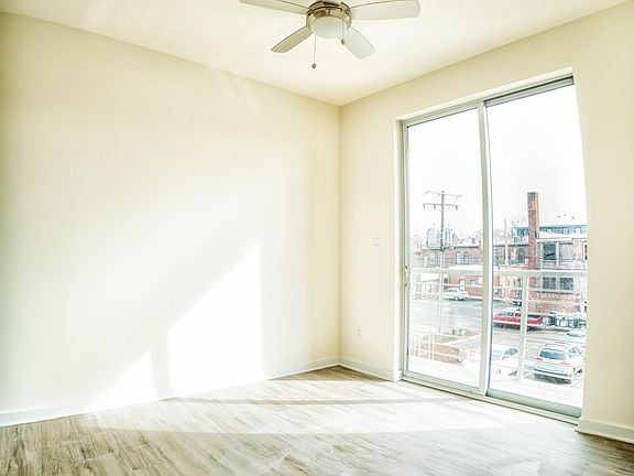 4th image of 1312 Bainbridge St #305