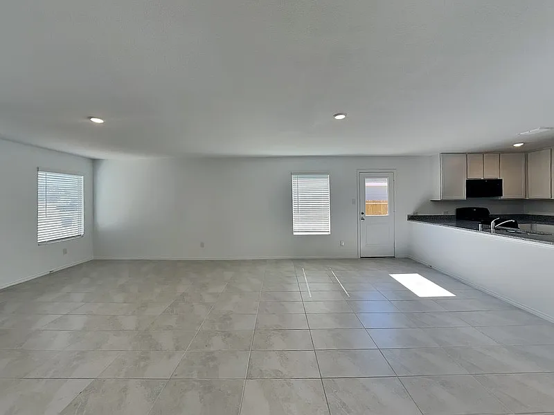 3 bed, 2.0 bath, 1266 sqft, $1,995 — Photo 3