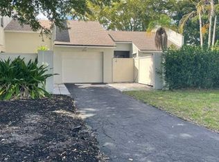 12726 Spinnaker Ln, Wellington, FL 33414