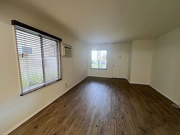 4th image of 6243-65 Vineland Ave #59VI03