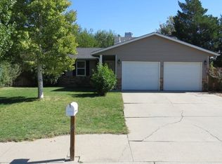 4 Crestaloma Dr, Pueblo, CO 81005