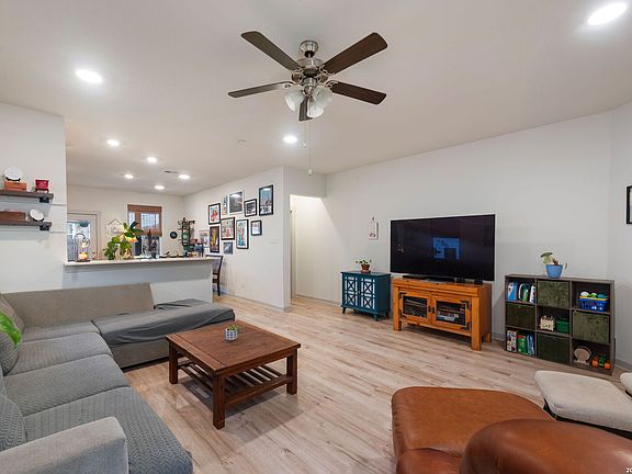 5th image of 127 NEW HAMPTON WAY